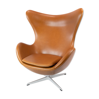 Fauteuil egg modèle 3316 conçu par Arne Jacobsen fabriqué par Fritz Hansen 1958