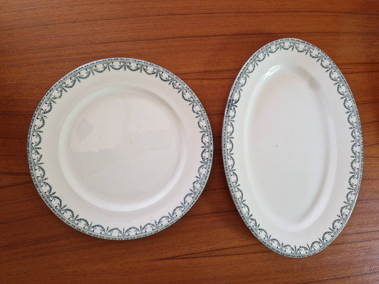 Set Of 2 Large Salt Dishes Model Garlands LXVI
