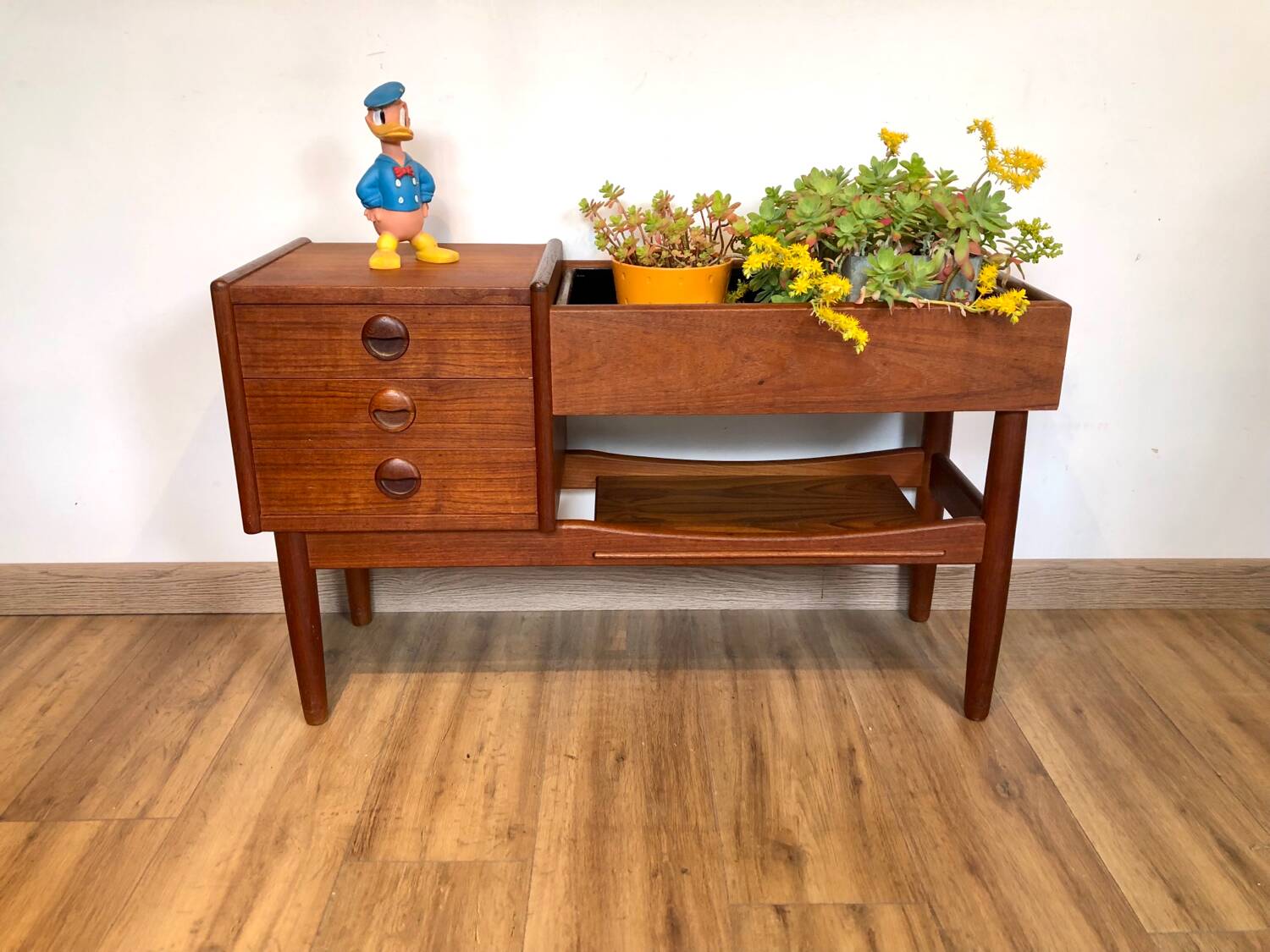 Scandinavian planter