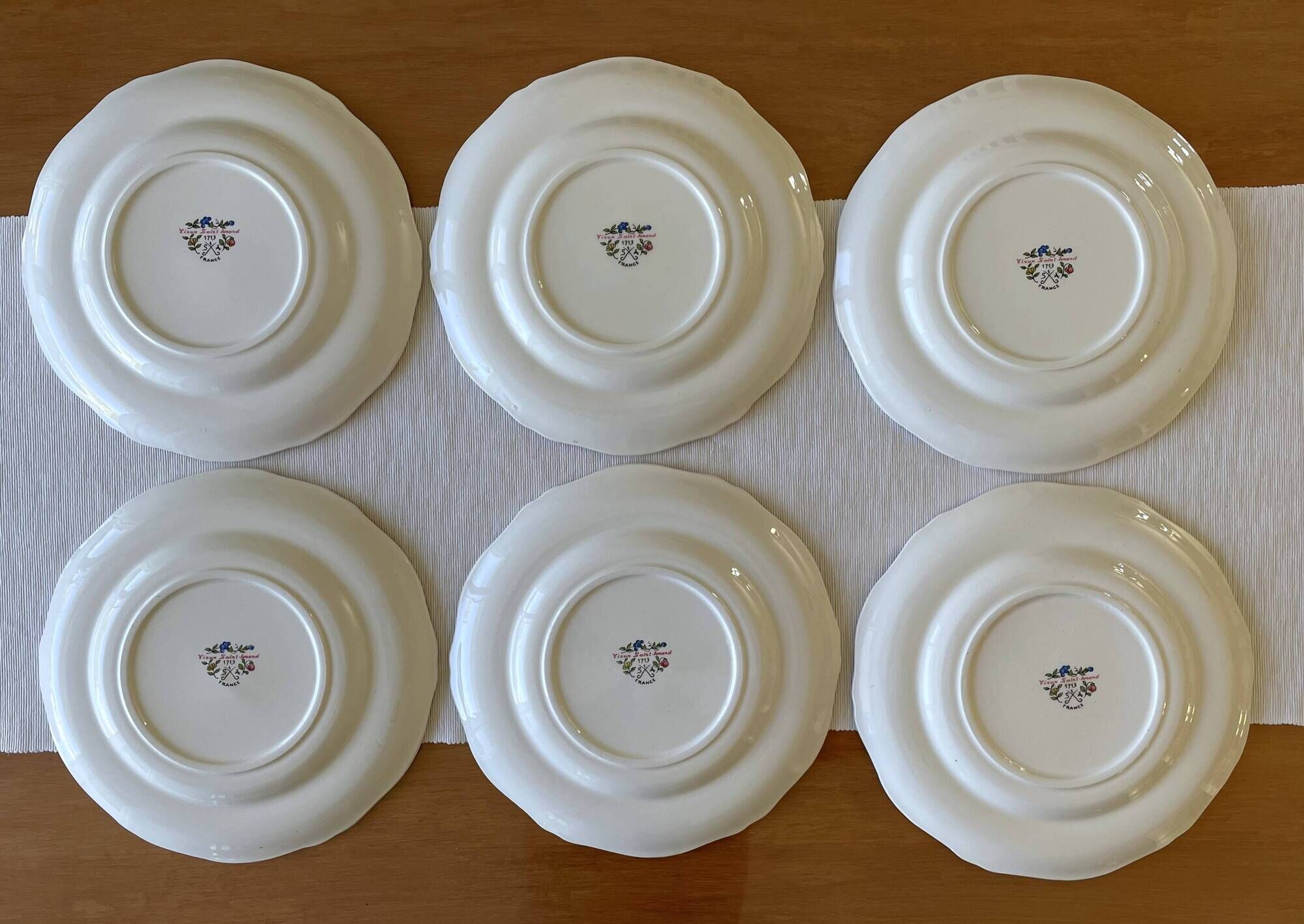 6 large flat antique plates in Saint-Amand earthenware (Nord)