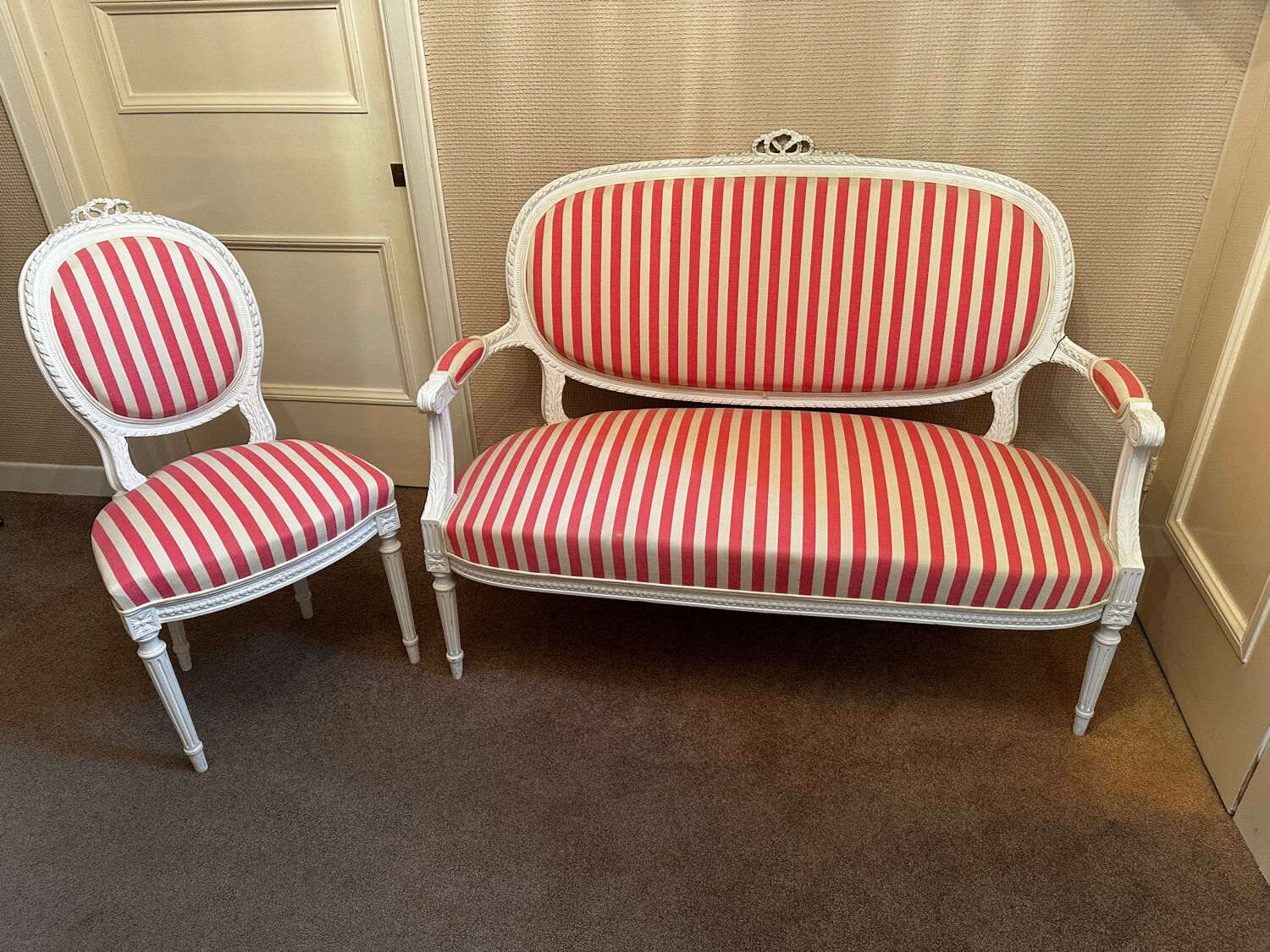 Ensemble canapé et chaise style Louis XVI