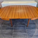 Table ronde extensible scandinave en teck, années 1960