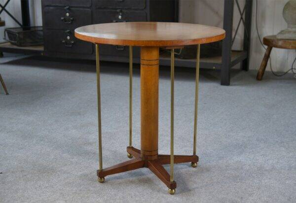 Table d’appoint circulaire en laiton, orme et loupe d’orme 1940’s