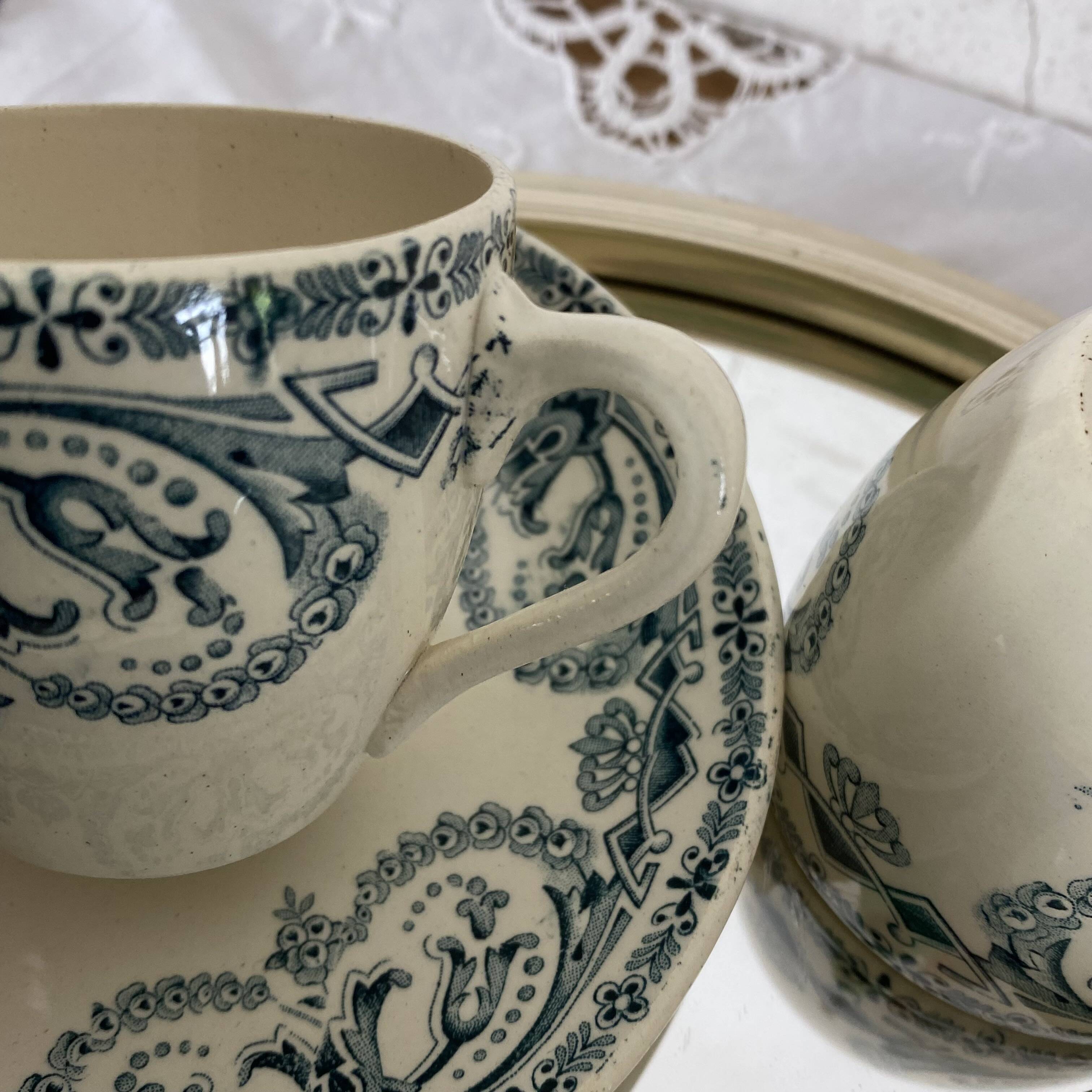 2 tasses terre de fer Saint Amand et Hamage modèle Guirlande vert