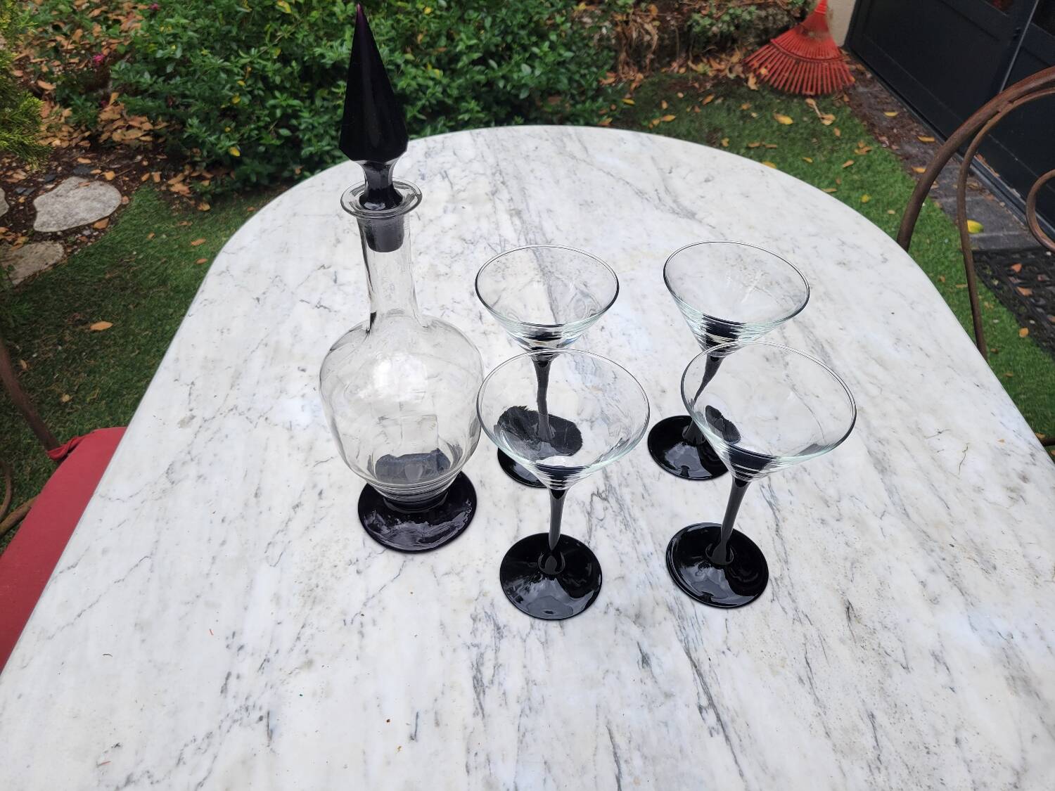 4 cocktail glasses and matching carafe