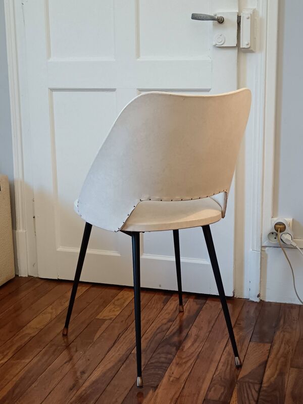 Chaise tonneau vintage 1950