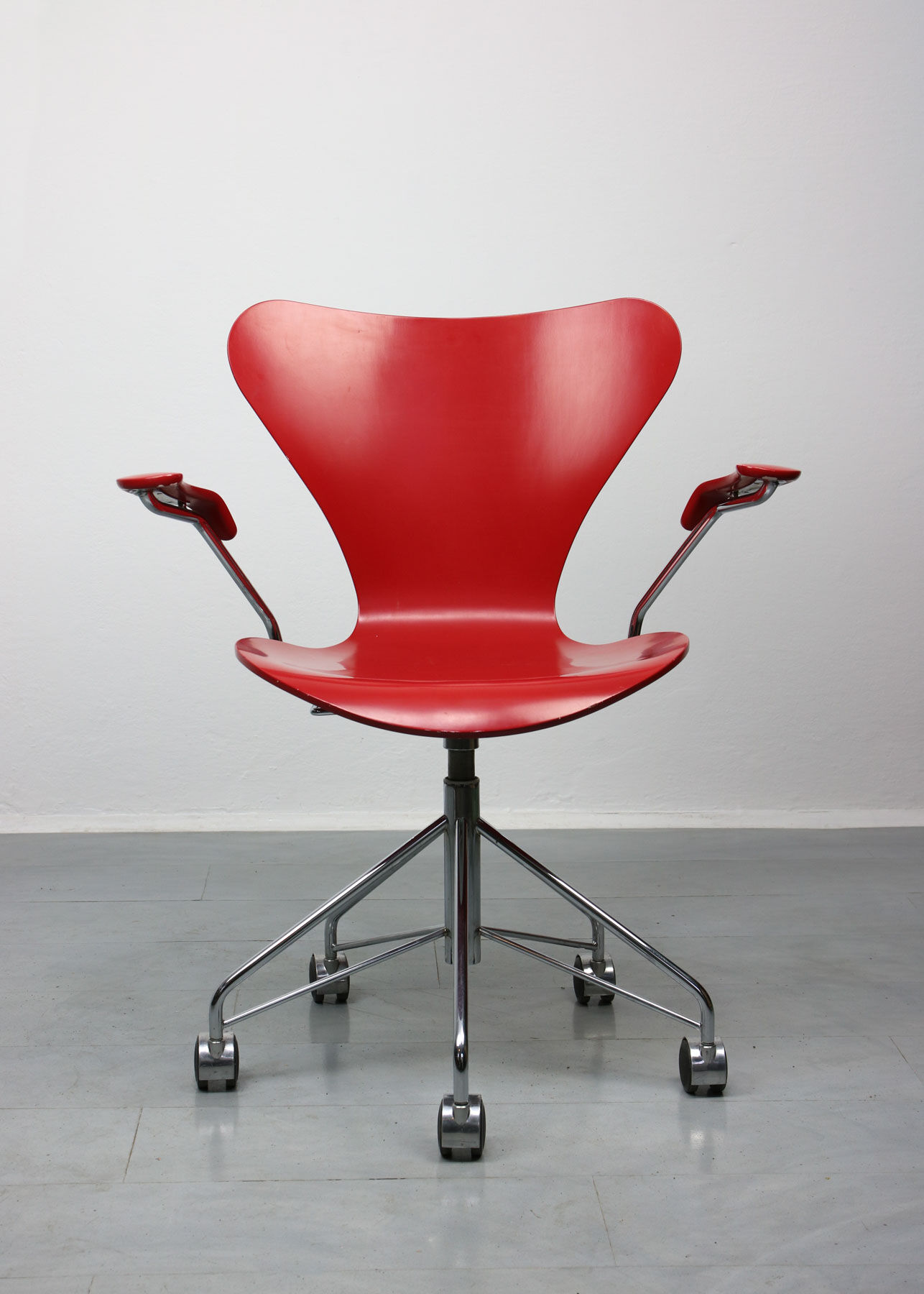Chaise modèle 3217 Red Swivel par Arne Jacobsen pour Fritz Hansen