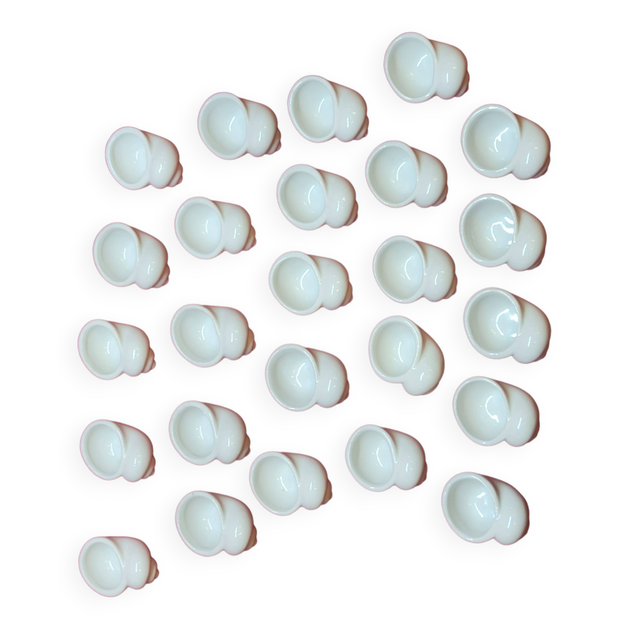 25 Snail Shell Buckets In Vintage White Porcelain