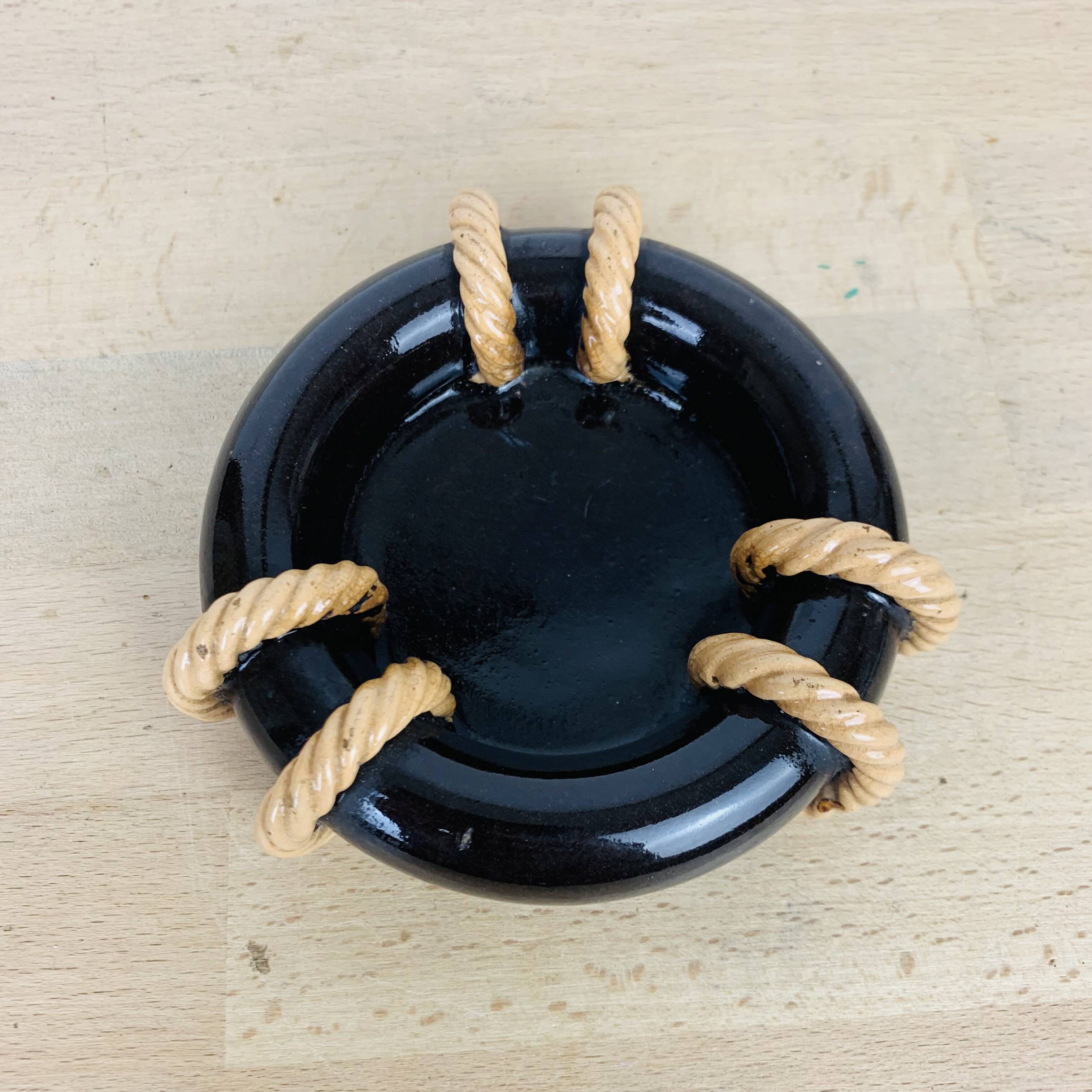 Vallauris ceramic rope pocket emptier