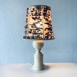 Lampe en bois tourné et perles