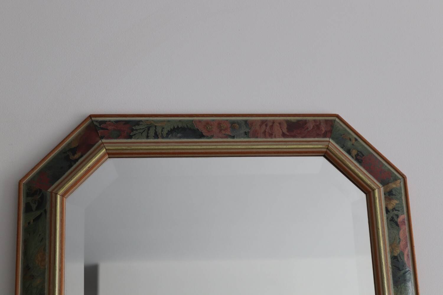 Miroir biseauté en bois peint vintage