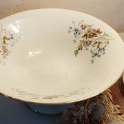Porcelain fruit bowl with lions from Faïence Paris