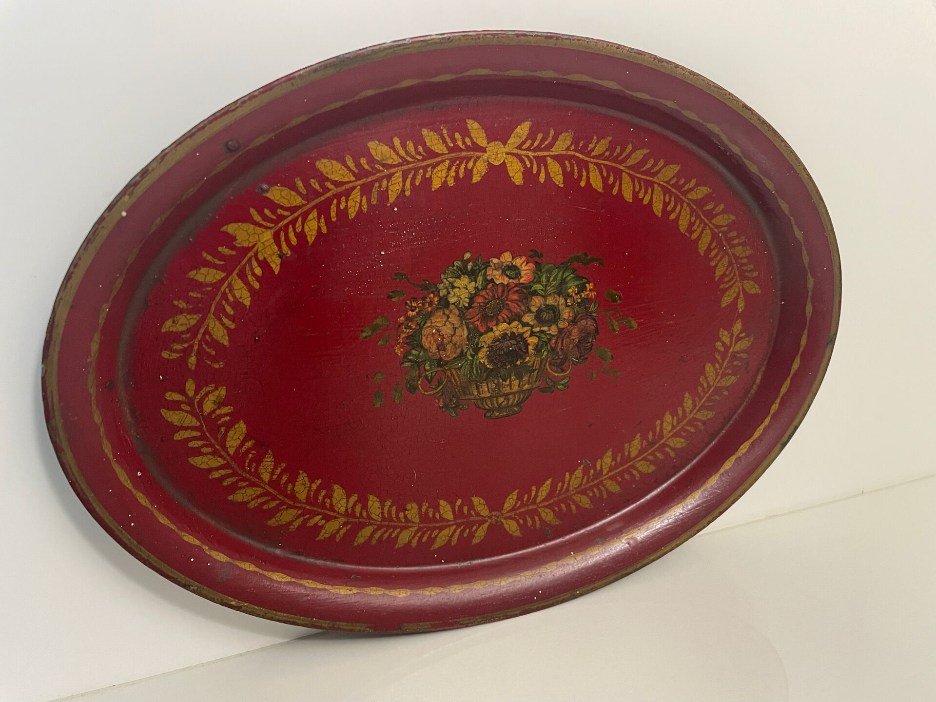 Old oval plate in painted red tin - floral decoration - early 20th century -