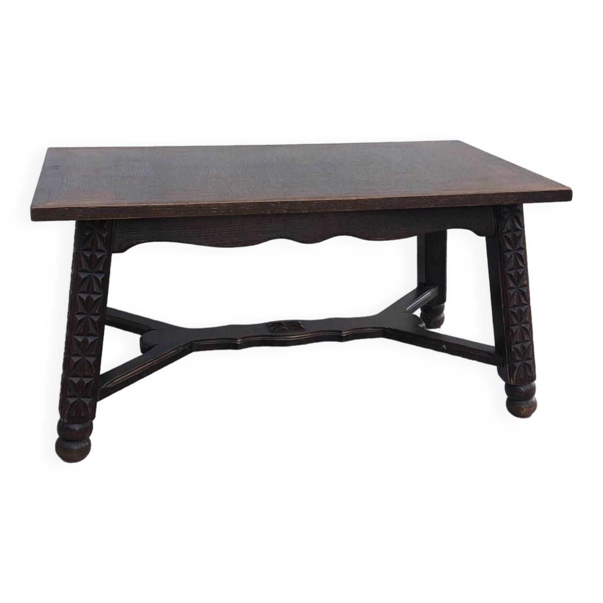 Very beautiful solid wood coffee table with pretty sculpture