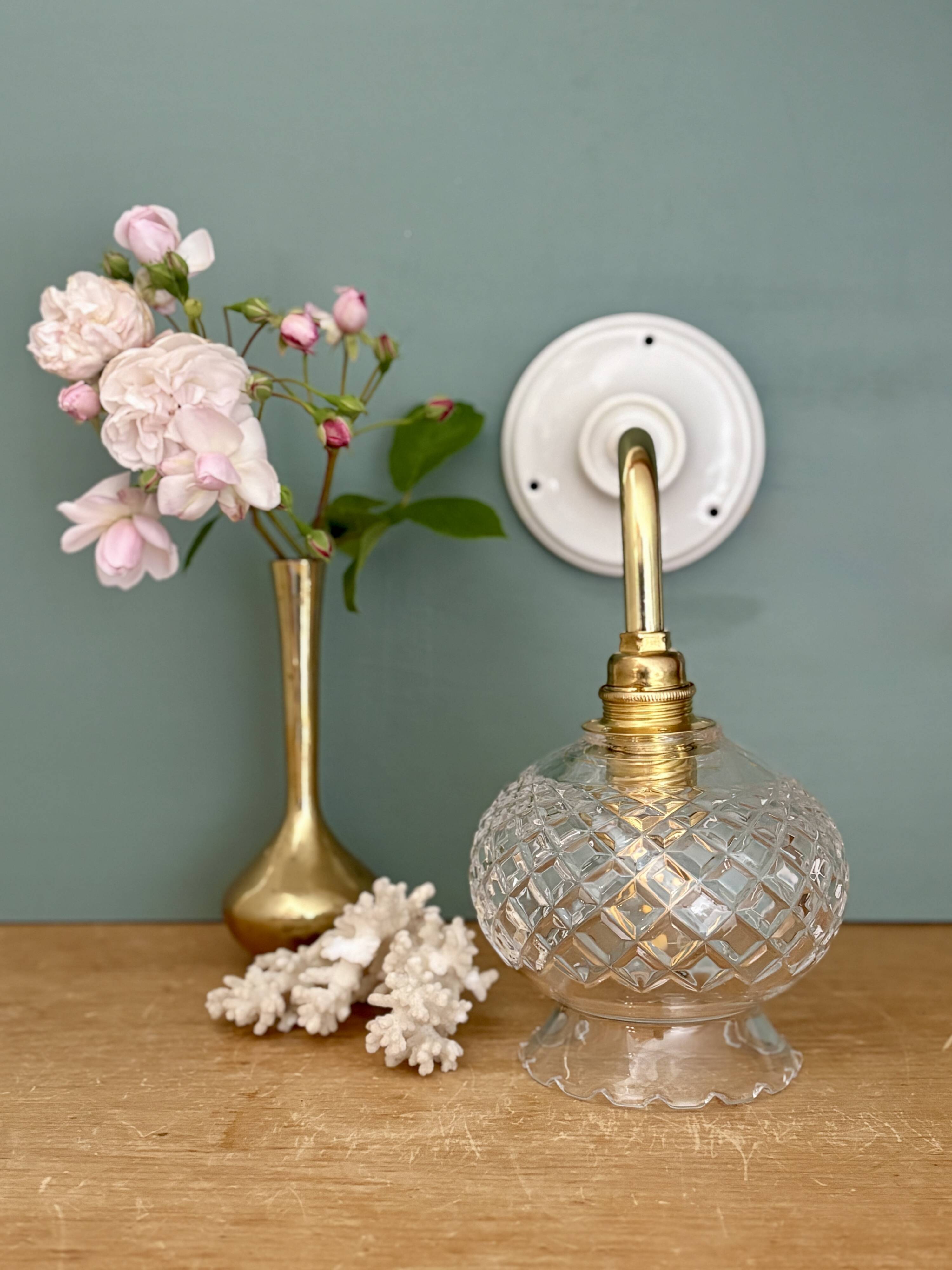 Applique coudée tulipe vintage en verre ciselé