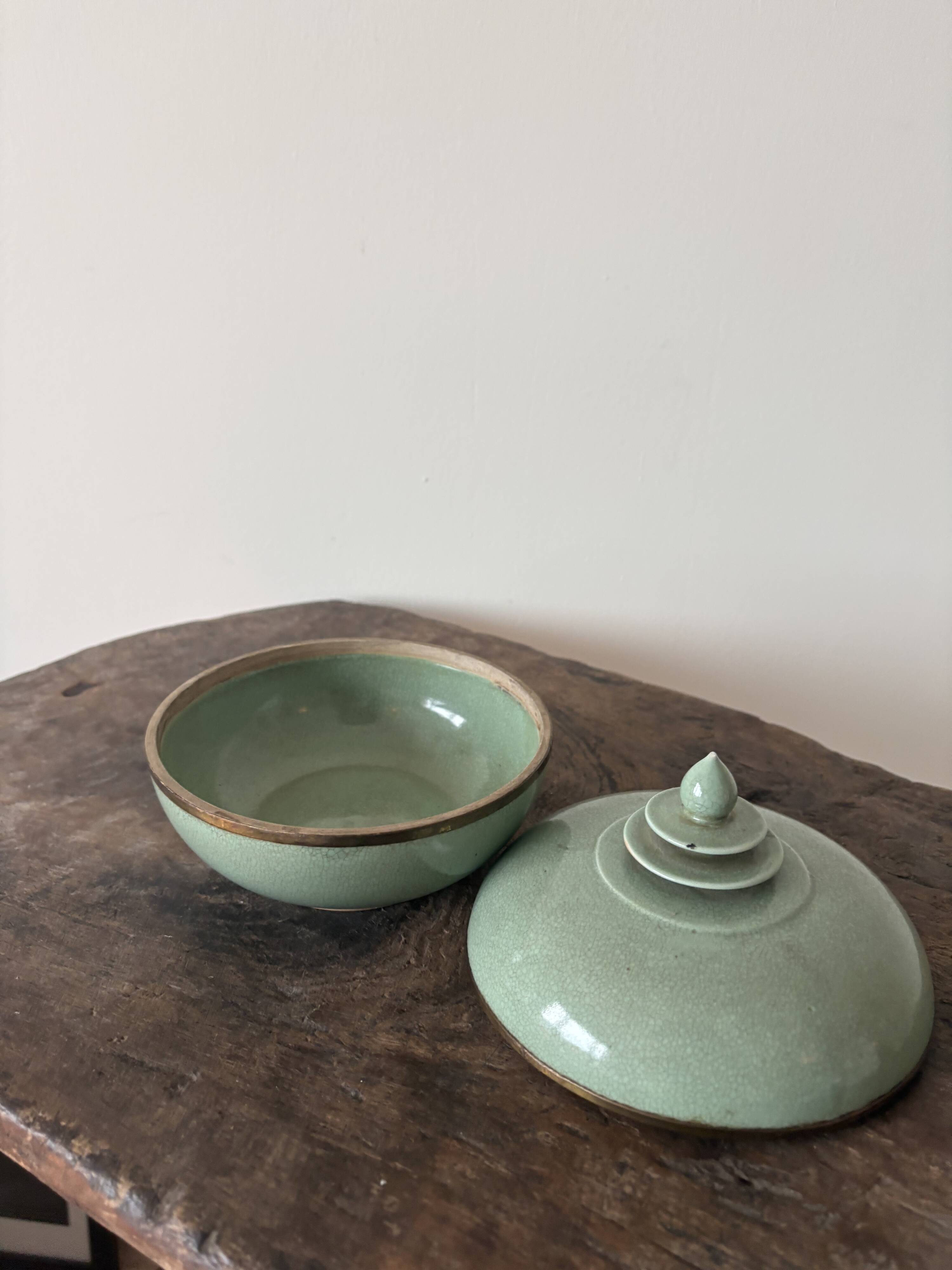 Mooie oude jade achtige blauwe groene keramische pot