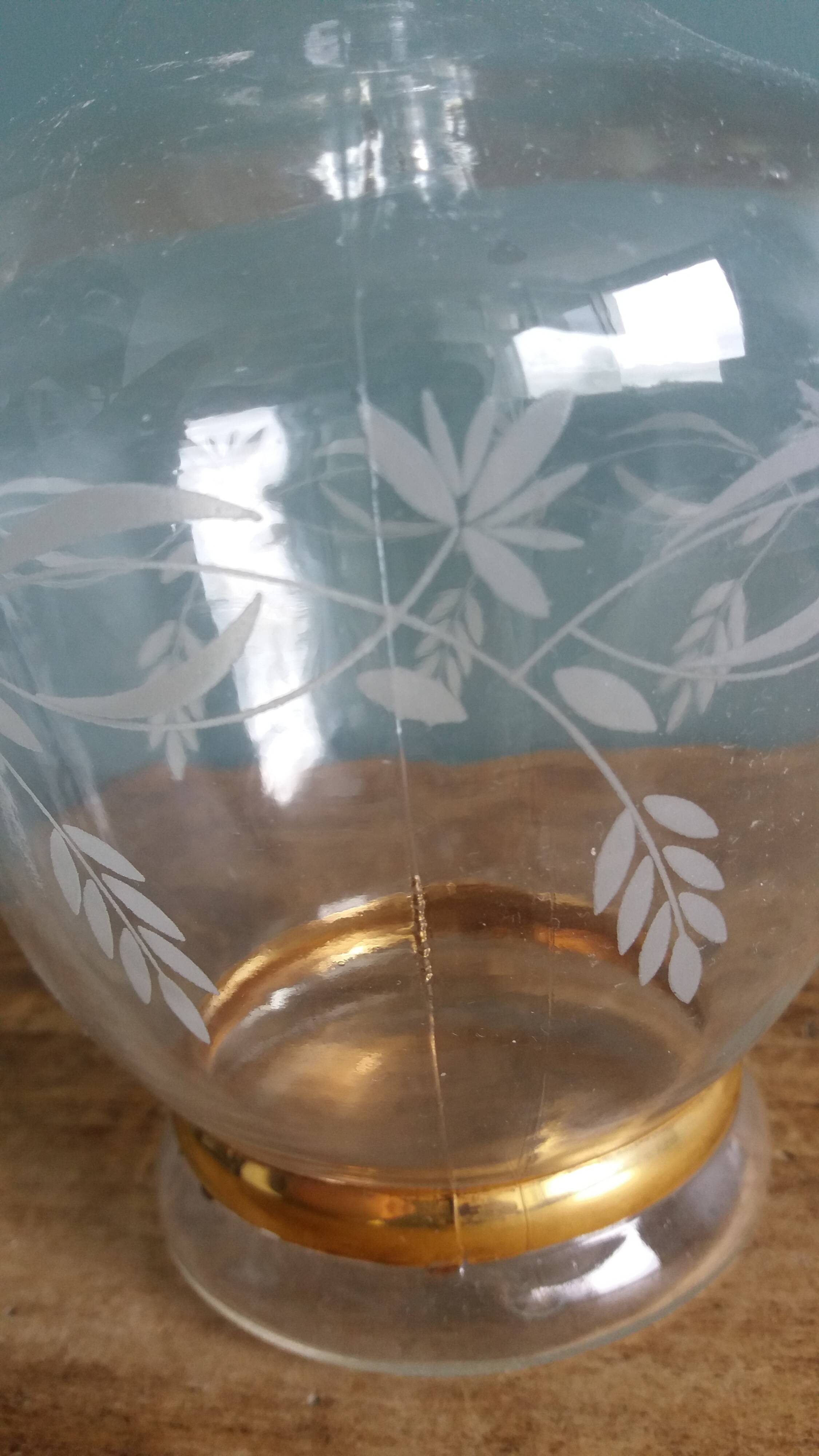 Carafe à liqueur avec bouchon, décor fleurs et dorures