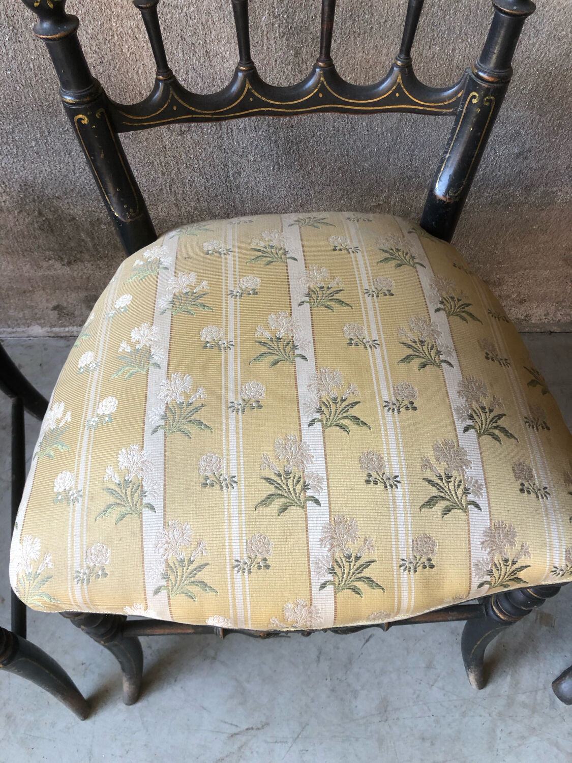 Napoleon 3 pedestal table and chair