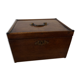 Pretty box in blond Walnut