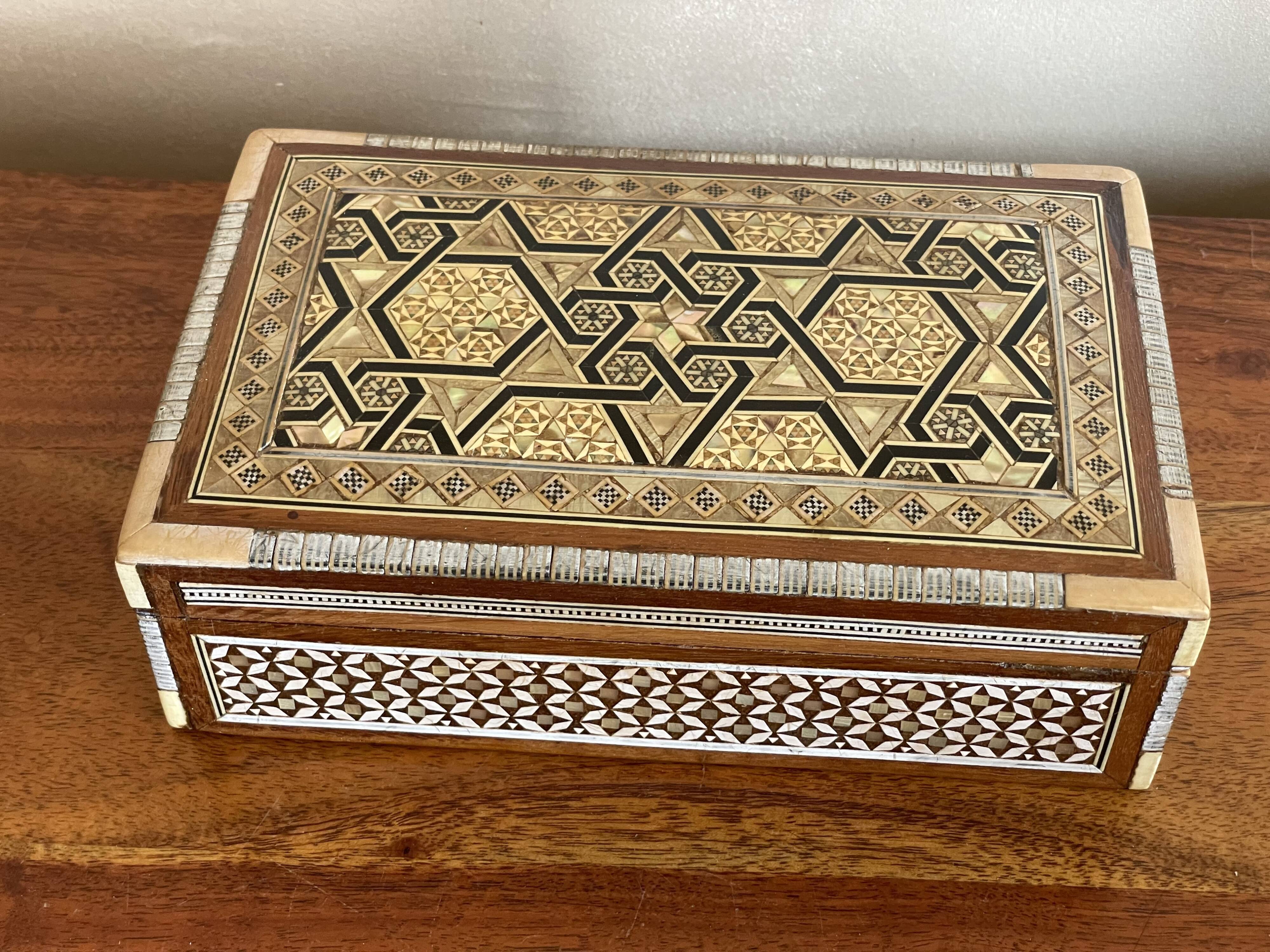 Wood and mother-of-pearl box