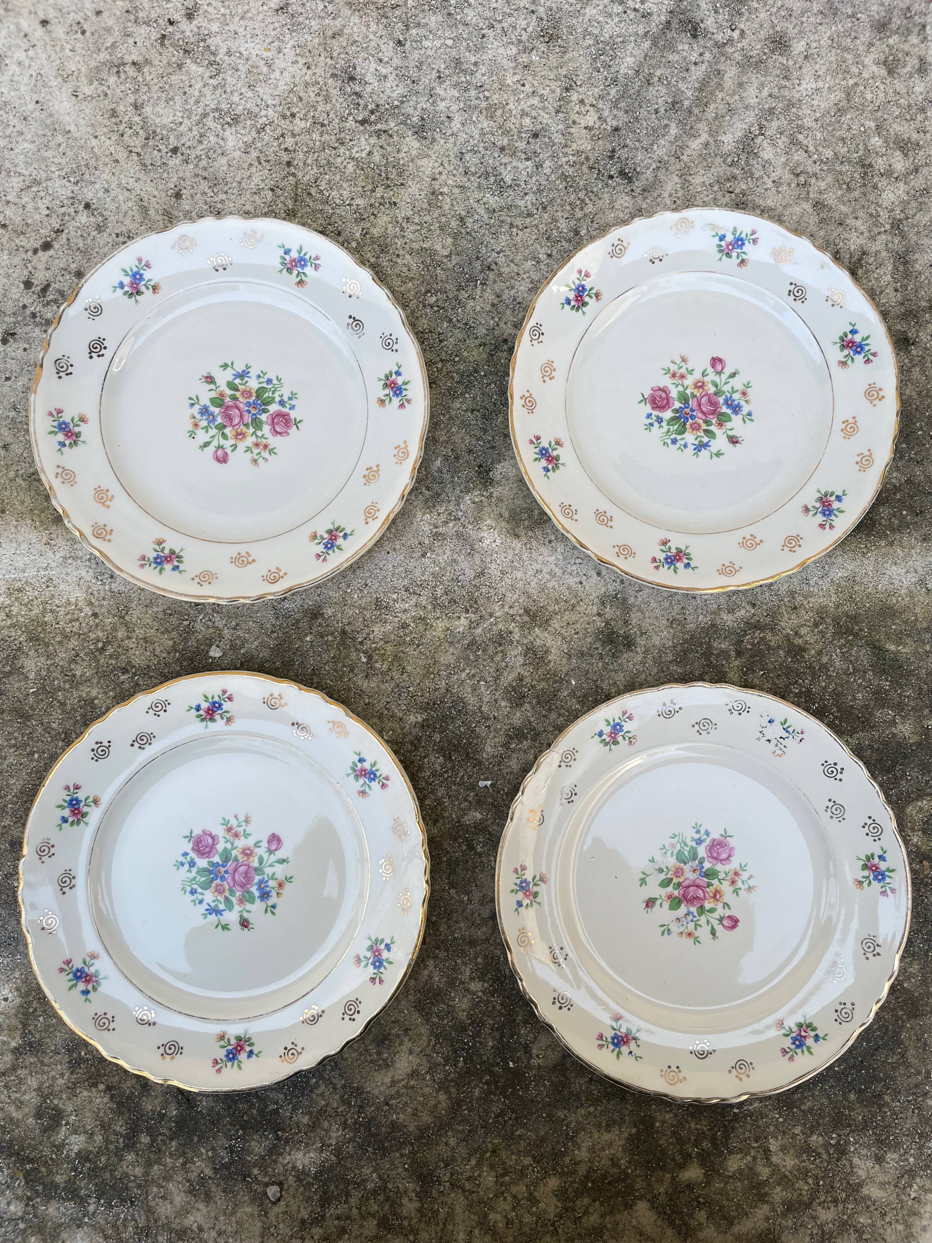 Set of 4 plates with floral motif, golden border early twentieth century