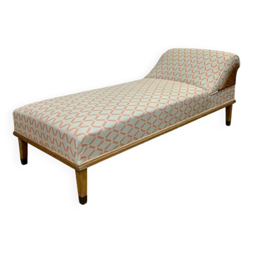 Lit de repos anglais début XXème en chêne, quelques tâches sur le tissu