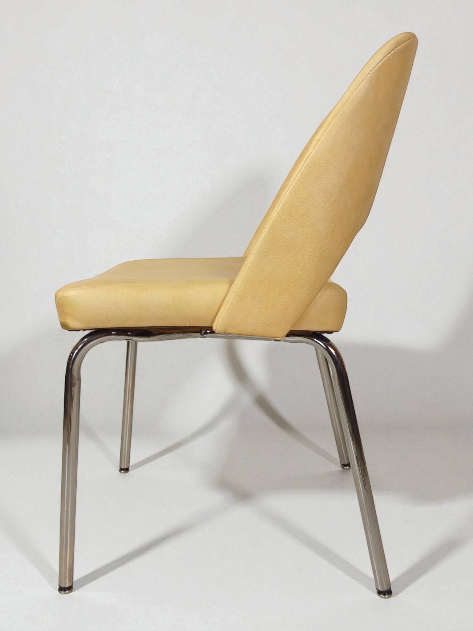 Suite de 4 chaises vintage