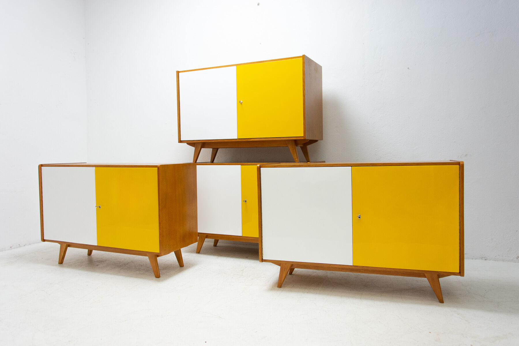 Enfilade U-450 par Jiří Jiroutek, années 1960, Tchécoslovaquie