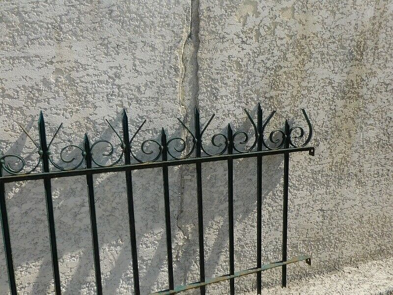 Set of 4 barriers old cloture iron grid