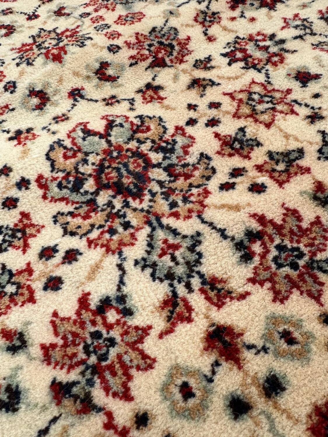 Round oriental rug