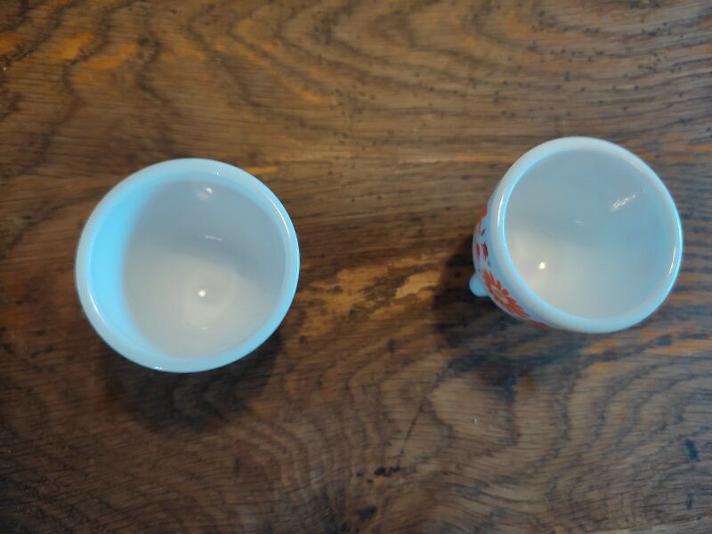 Pair of egg cups Arcopal orange flowers