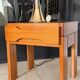 Table de chevet en orme massif – Maison Regain