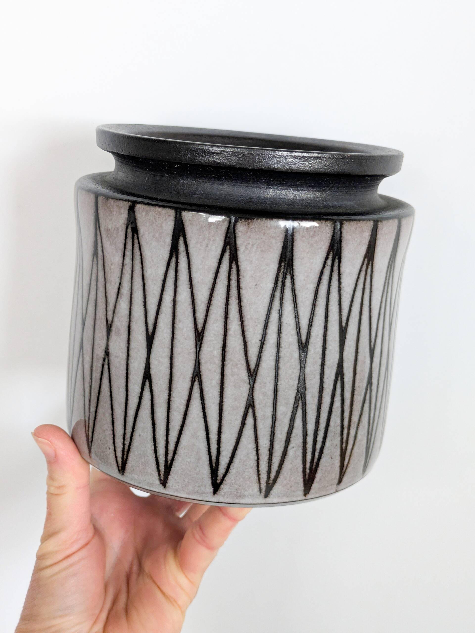 West German ceramic cache-pot — geometric sgraffito, Cologne, 1960s