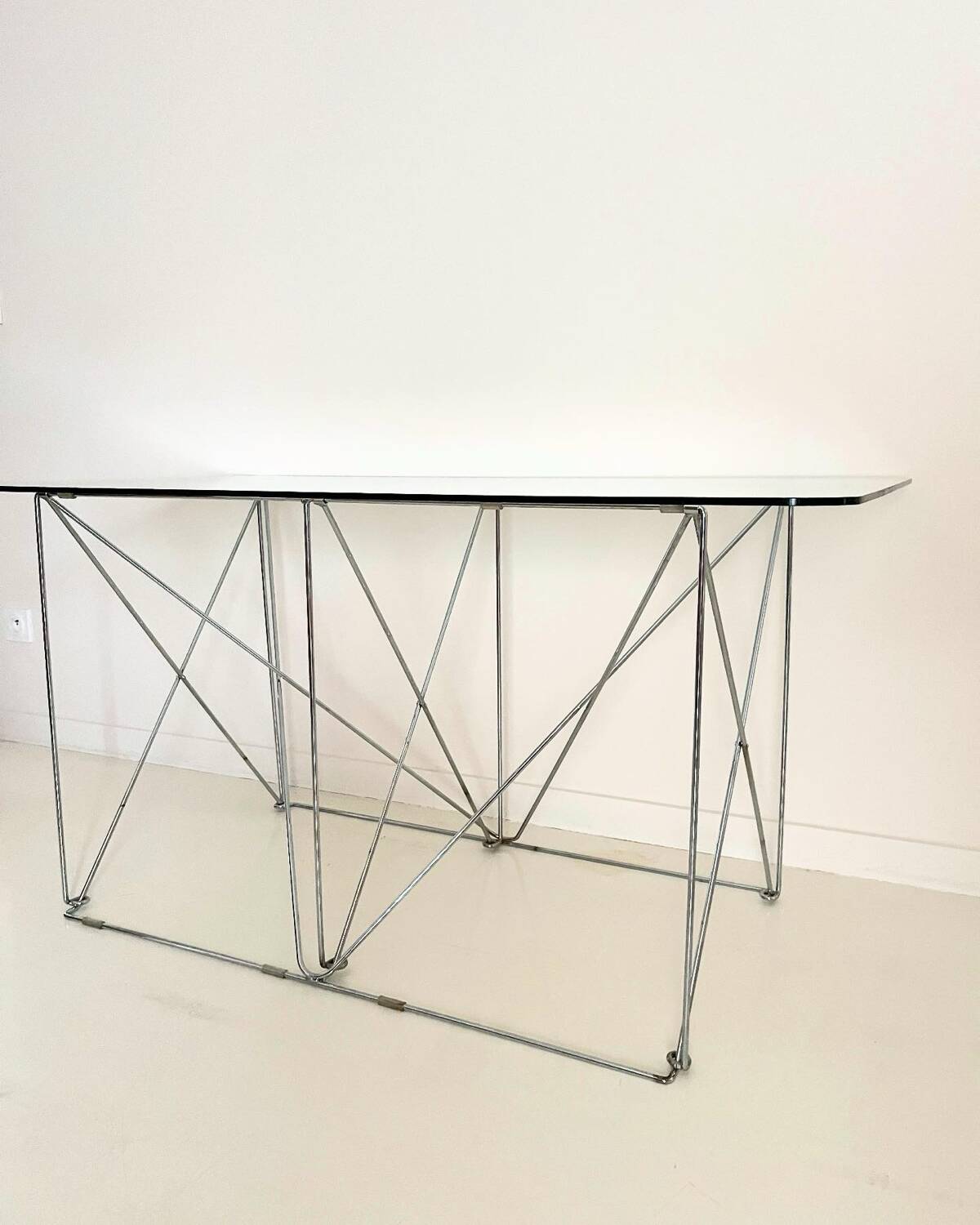 Dining table by Max Sauze