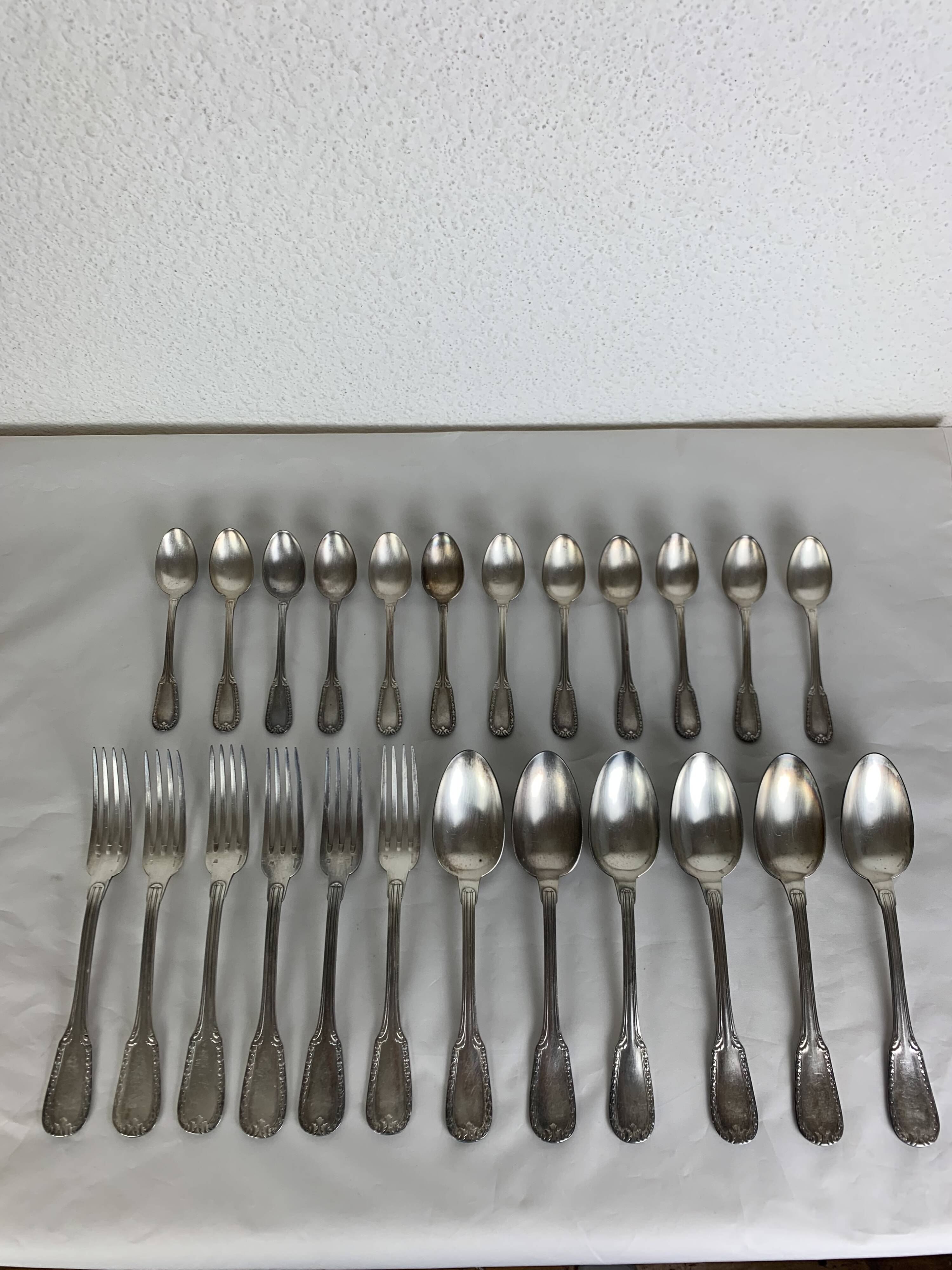 Boulenger 24-piece silver-plated metal cutlery set, forks and spoons