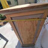 Grain merchant-style furniture with 6 drawers and a cupboard.