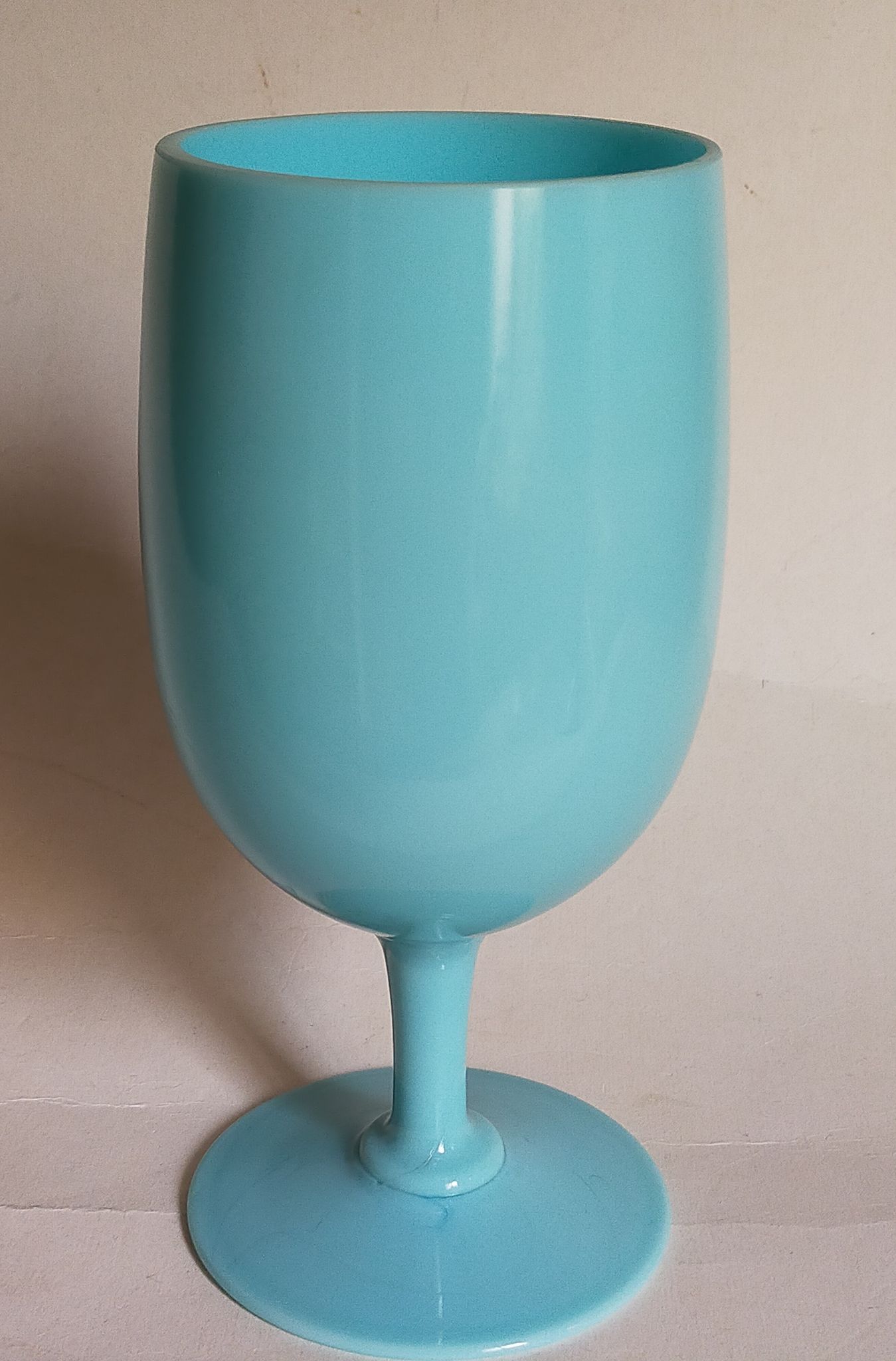 Vase à pied en opaline bleue vintage
