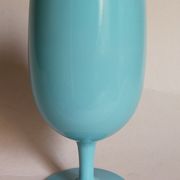 Vase à pied en opaline bleue vintage