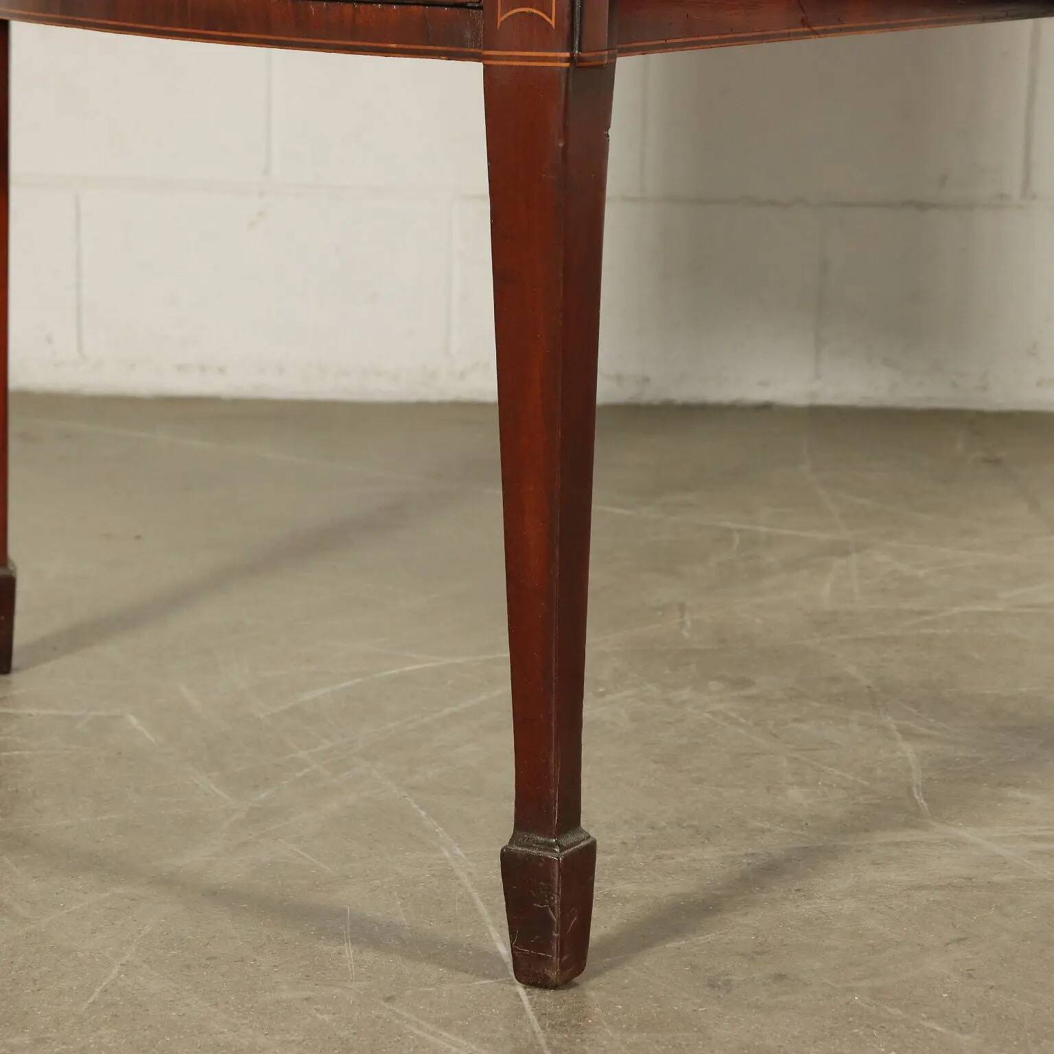 Buffet anglais George III en acajou, érable, ébène et bronze doré, vers 1790