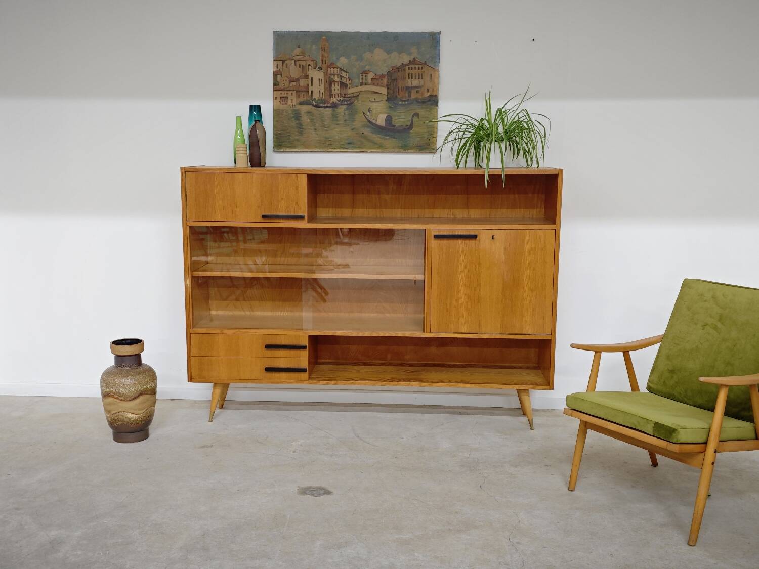 Buffet Vaisselier en bois blond Libena , ex Tchécoslovaquie 1970