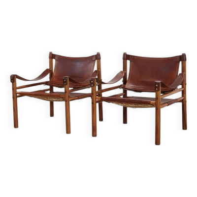 Deux fauteuils Arne Norell Sirocco en palissandre et cuir.