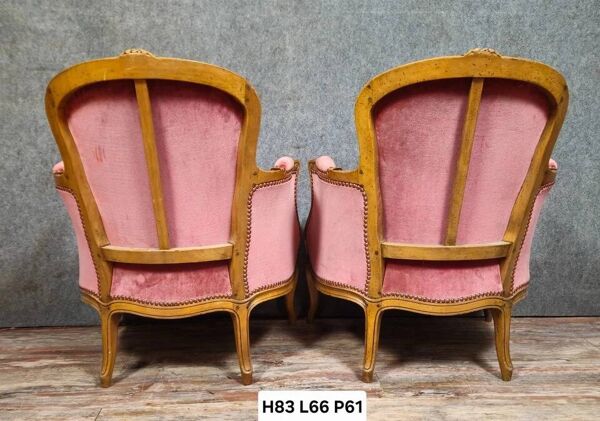 Paire de fauteuils cabriolet style Louis XV – Bois sculpté – Velours rose –