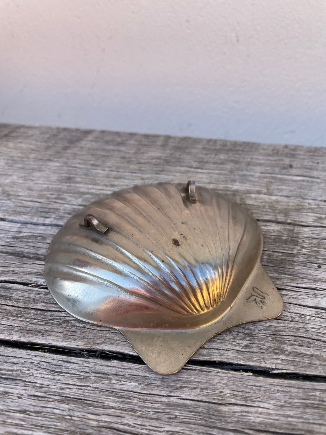 Silver-plated metal shell bowl