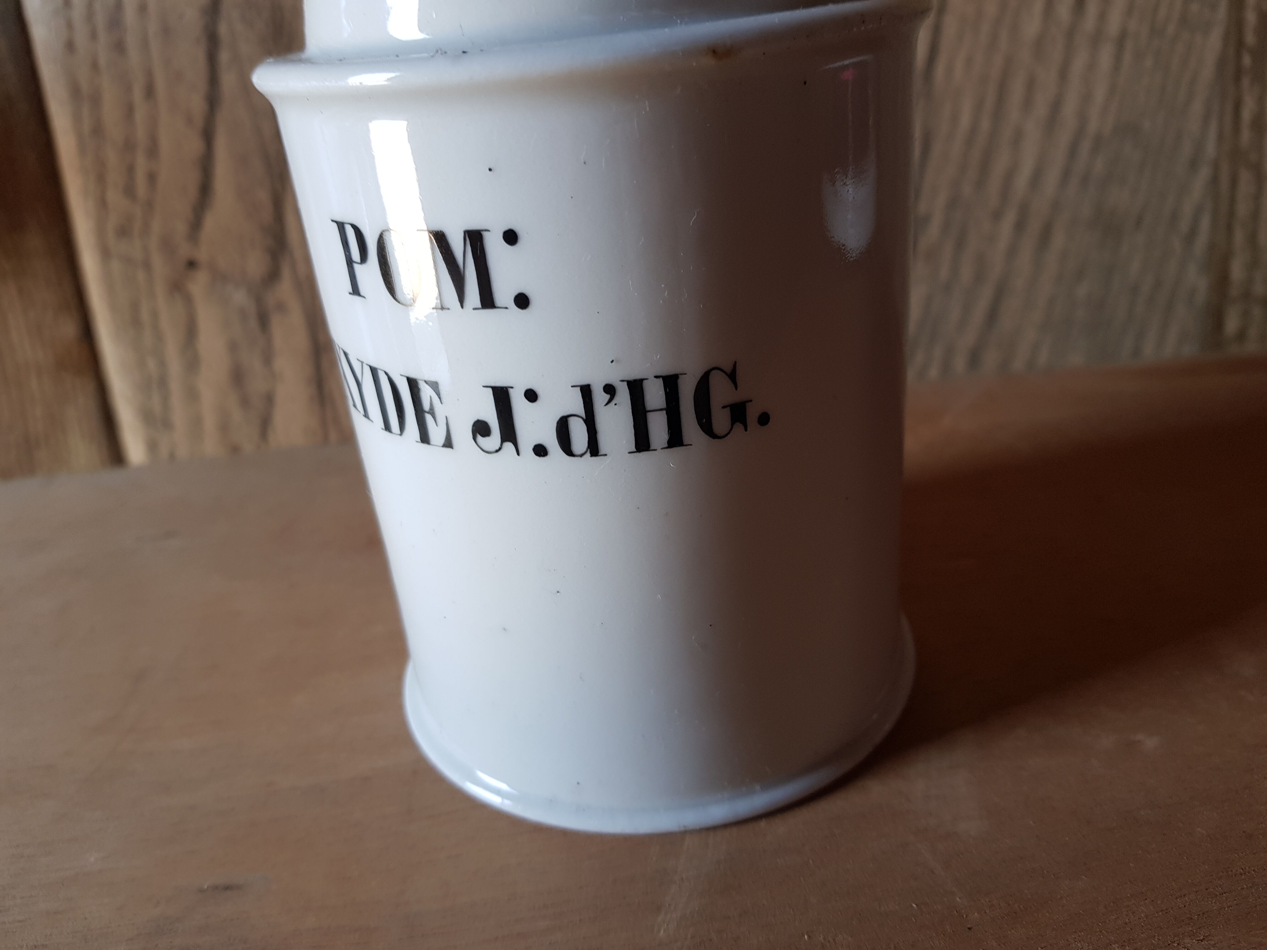 Pot à pharmacie