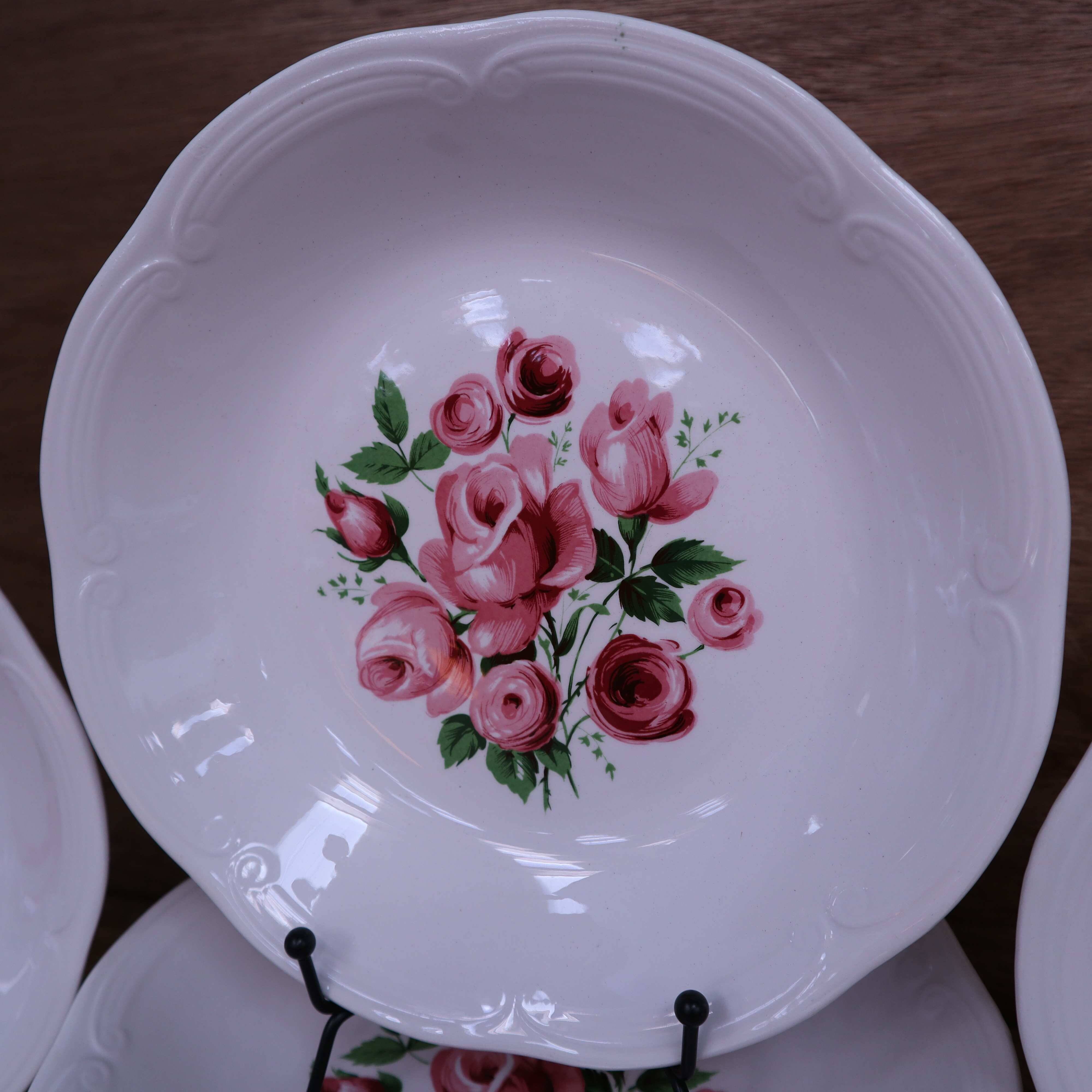 11 Moulin des Loups rose bouquet soup plates