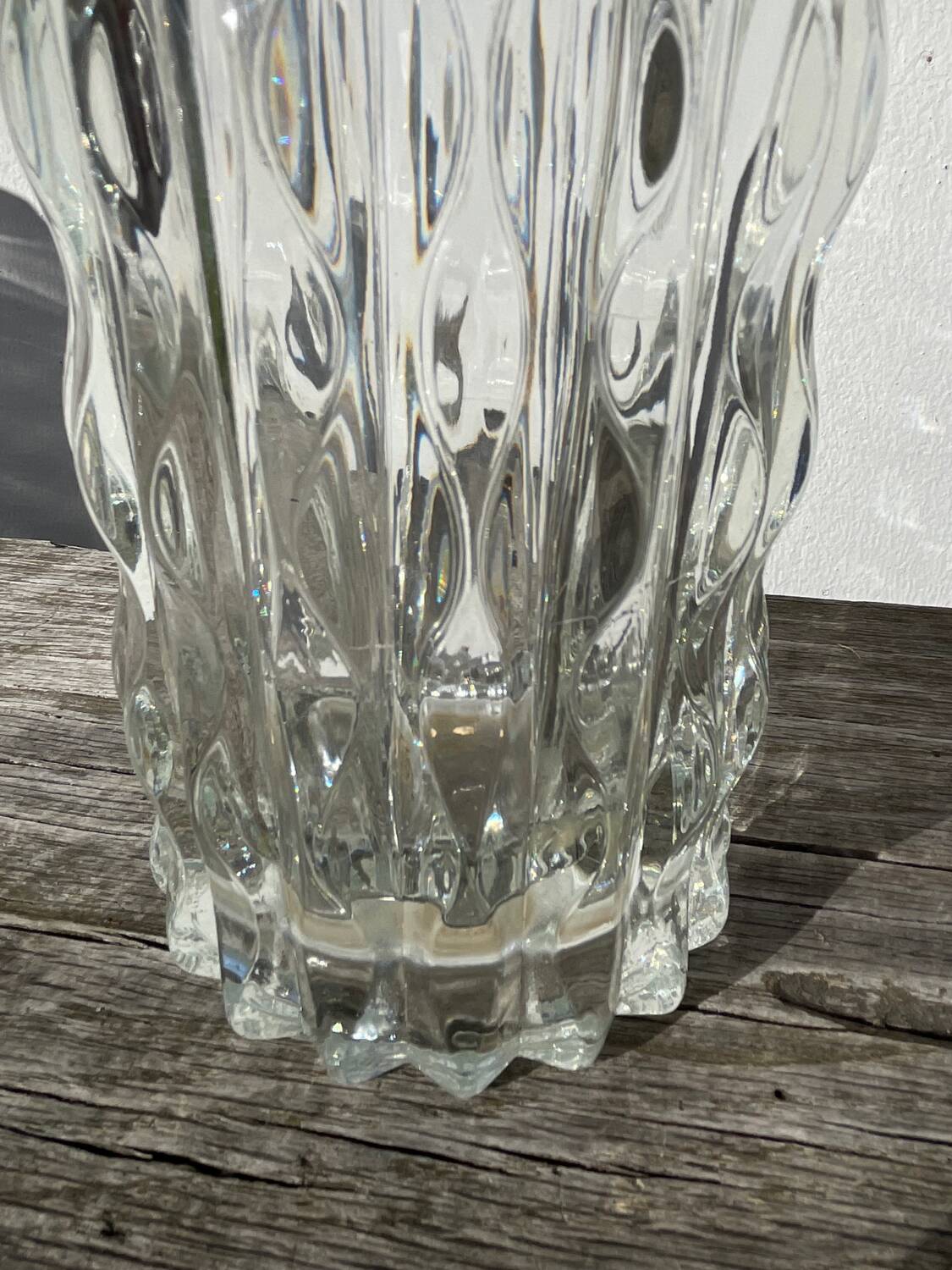 Vase en verre épais transparent