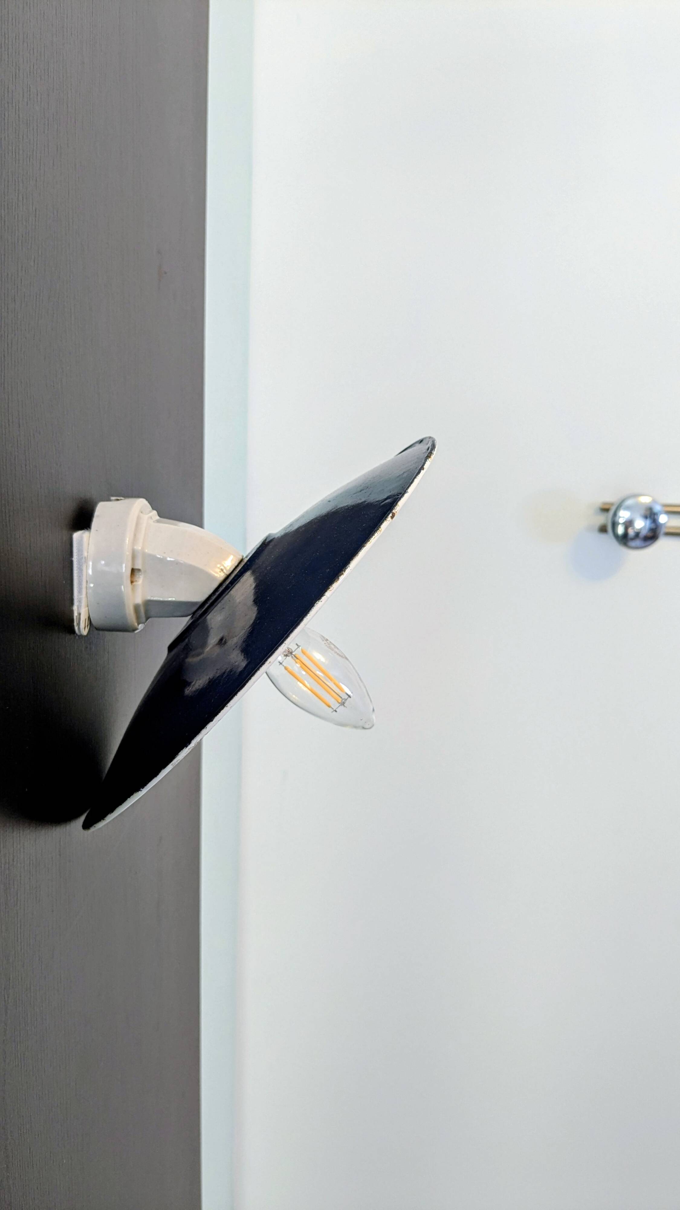 Antique wall light in blue enamel, workshop style.