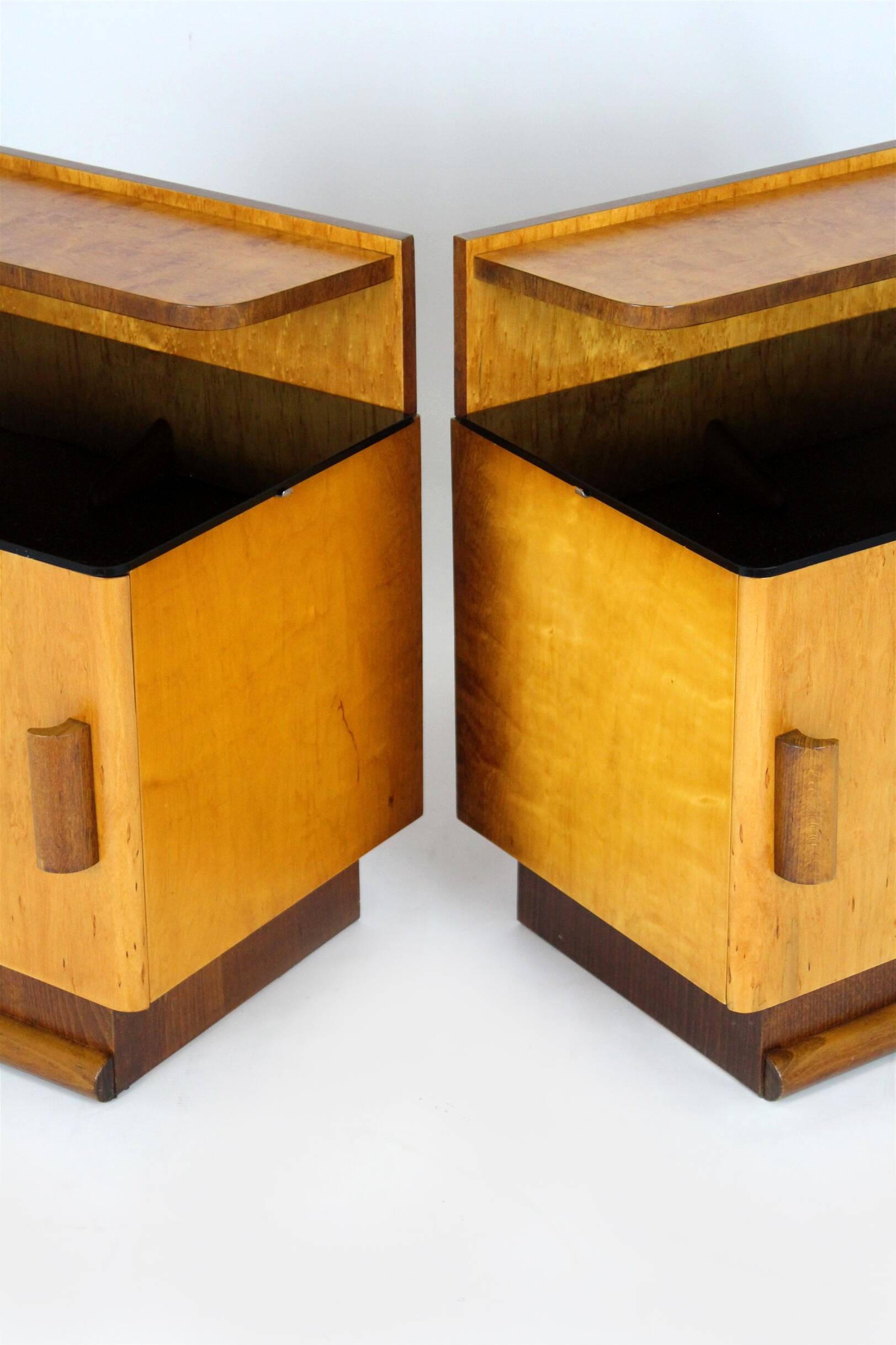 Tables de chevet Art Déco restaurées avec plateaux en verre noir, années 1950, lot de 2