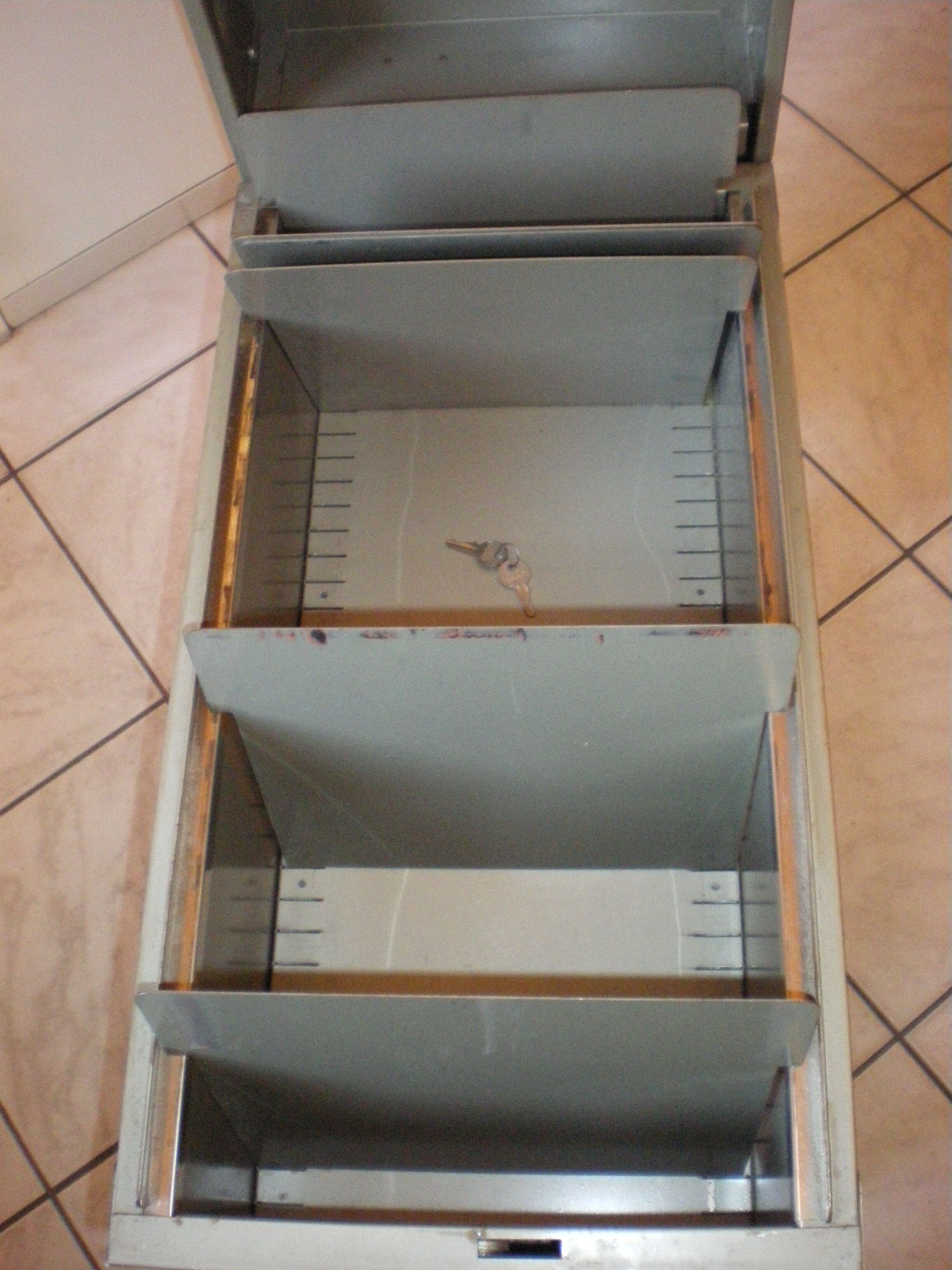 Workbook industrial metal on castors