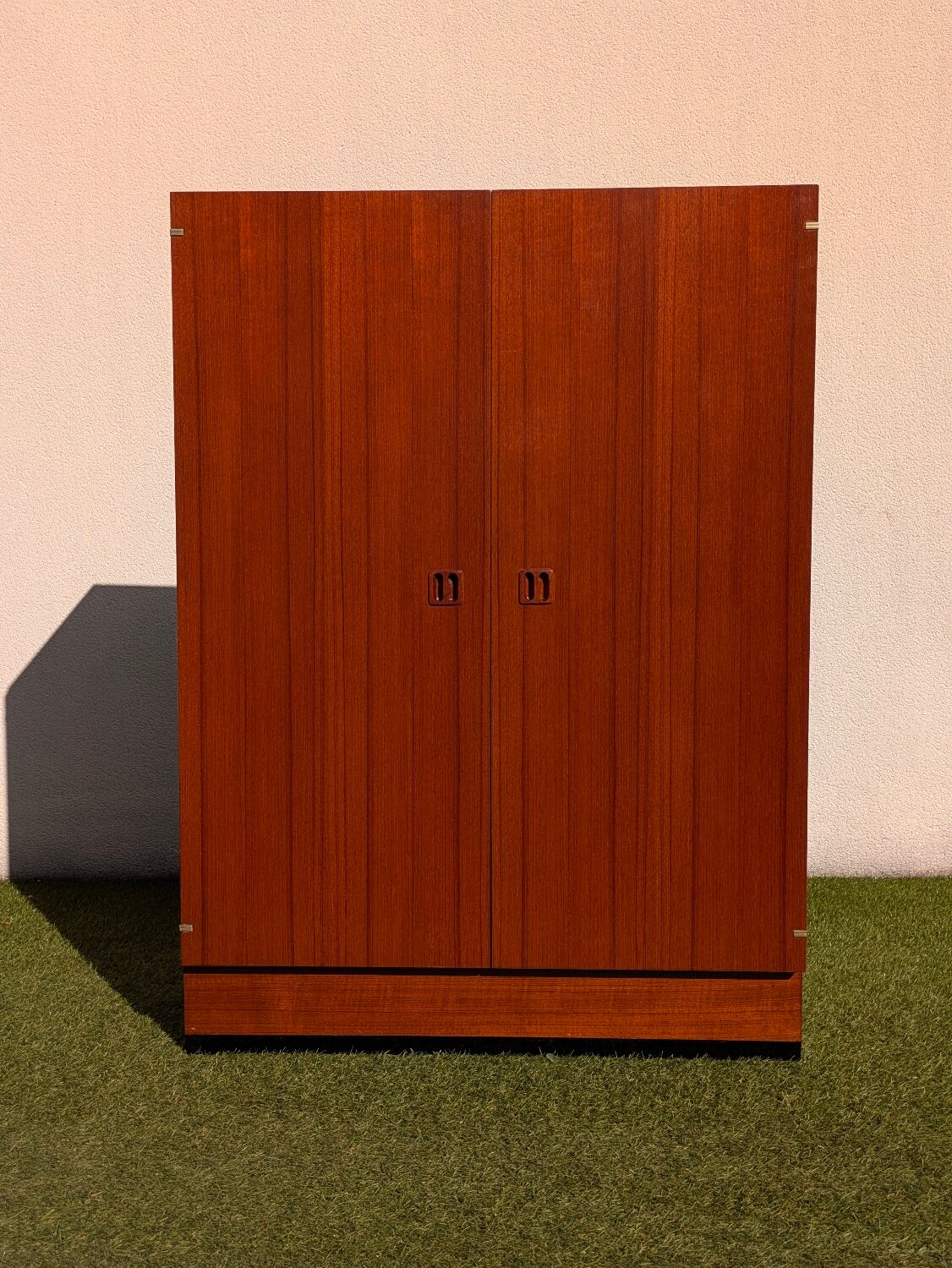 Vintage compact Scandinavian teak cabinet/sideboard, 1960s